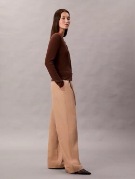 Pantalones entallados con cinturón