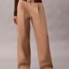 Pantalones entallados con cinturón Pantalones entallados con cinturón