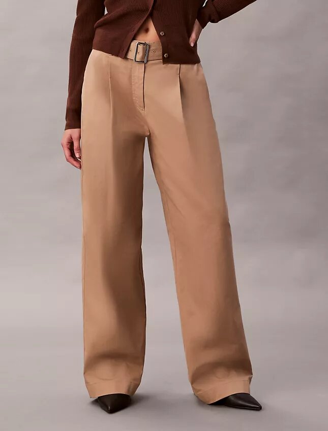 Pantalones entallados con cinturón Pantalones entallados con cinturón