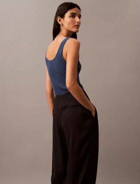 Pantalones entallados de cintura alta