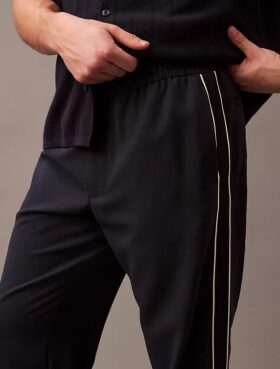 Pantalones holgados y ajustados
