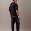 Pantalones holgados y ajustados