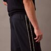 Pantalones holgados y ajustados