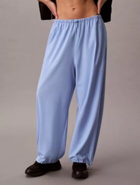 Pantalones tipo paracaídas tejidos