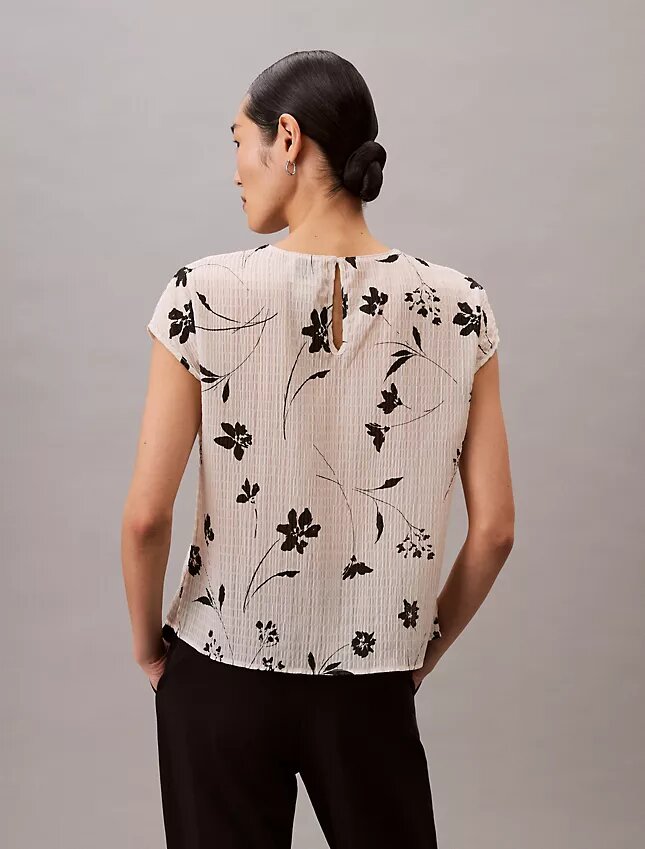 Partes de arriba fruncidas con estampado floral Partes de arriba fruncidas con estampado floral