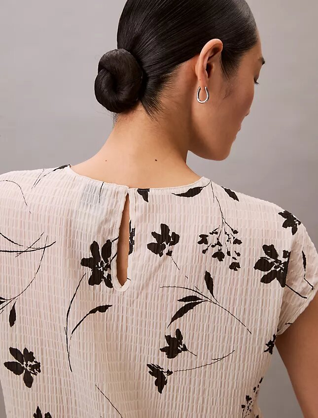 Partes de arriba fruncidas con estampado floral Partes de arriba fruncidas con estampado floral