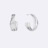 Pendientes de aro con forma fluida y escultural Pendientes de aro con forma fluida y escultural