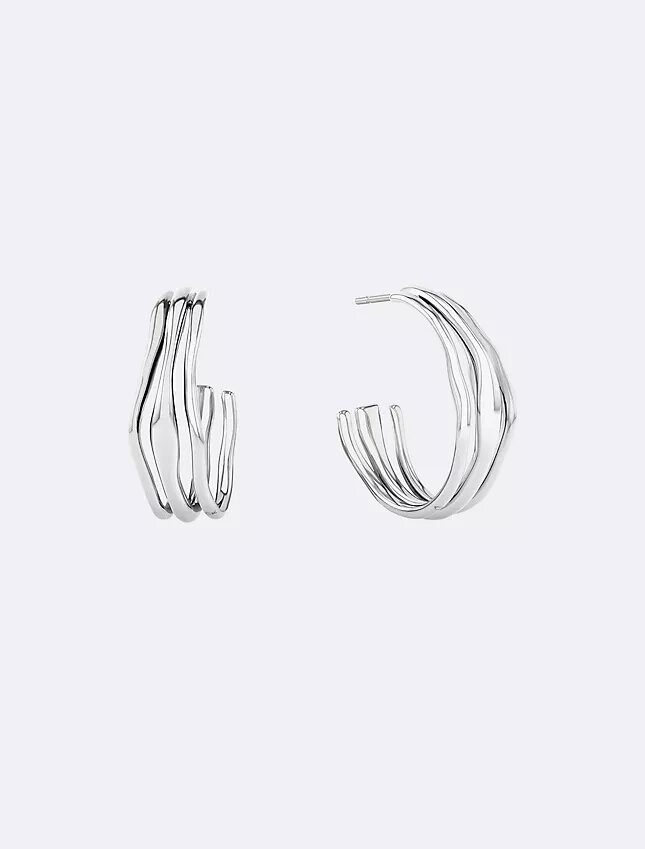Pendientes de aro con forma fluida y escultural Pendientes de aro con forma fluida y escultural