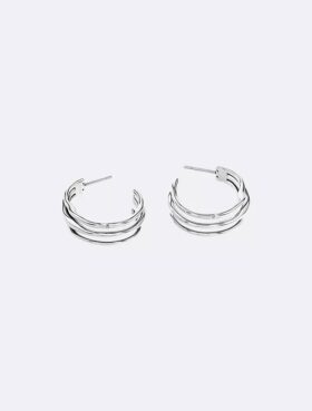 Pendientes de aro con forma fluida y escultural
