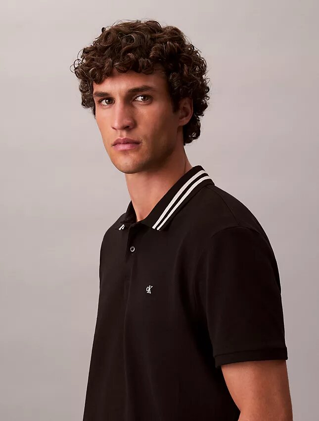 Polo clásico con ribetes de piqué y Monogram Polo clásico con ribetes de piqué y Monogram