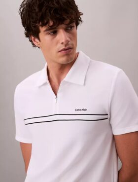 Polo con cremallera de un cuarto y ribete en contraste