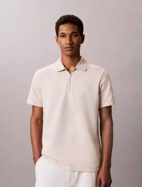 Polo con cremallera y diseño en espiga