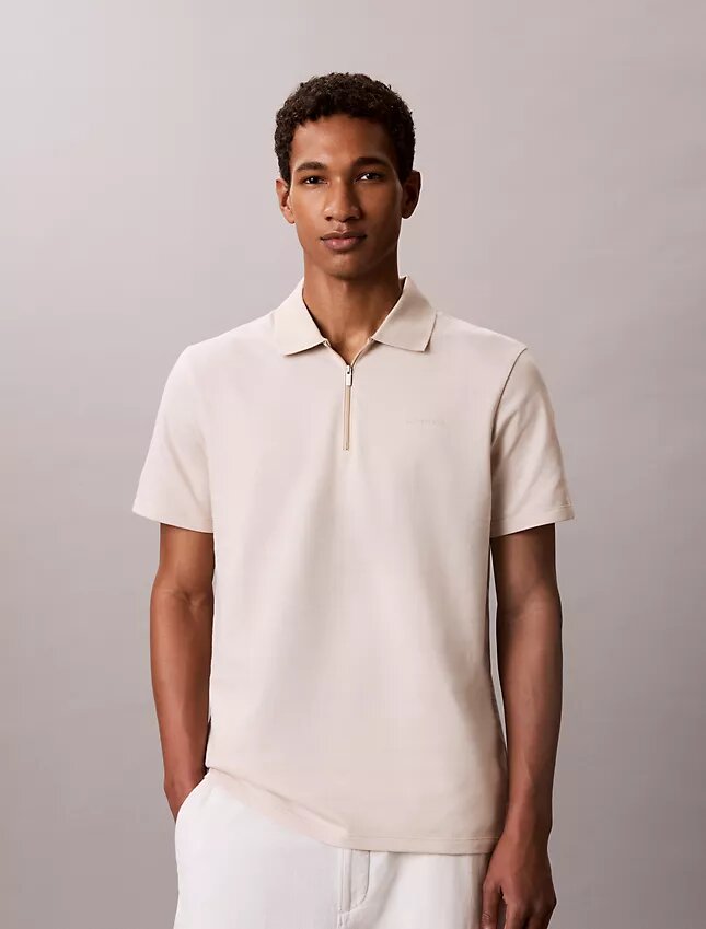 Polo con cremallera y diseño en espiga Polo con cremallera y diseño en espiga
