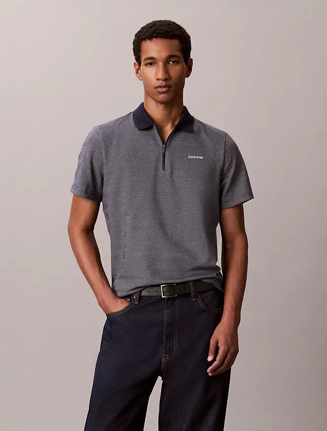 Polo con cremallera y diseño en espiga Polo con cremallera y diseño en espiga