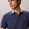 Polo con cuello de piqué en bloques de color