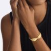 Pulsera tipo brazalete con bisagra Pulsera tipo brazalete con bisagra