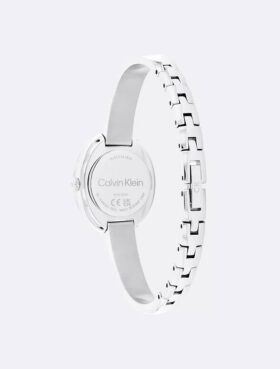 Reloj con bisel contorneado