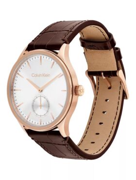 Reloj con esfera cepillada y correa de piel