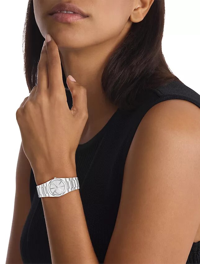 Reloj con esfera con emblema y brazalete de eslabones Reloj con esfera con emblema y brazalete de eslabones