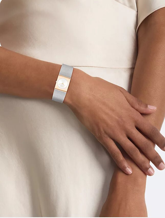 Reloj con esfera geométrica y brazalete de malla Reloj con esfera geométrica y brazalete de malla
