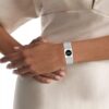 Reloj con esfera geométrica y brazalete de malla