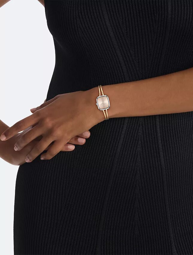 Reloj tipo brazalete con esfera cepillada Reloj tipo brazalete con esfera cepillada