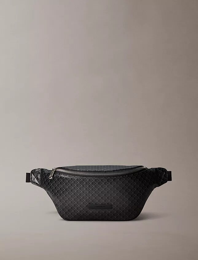 Riñonera con logotipo en todo el diseño del cinturón Riñonera con logotipo en todo el diseño del cinturón