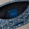 Riñonera de Denim con logotipo en todo el tejido