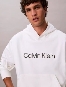 Sudadera con capucha de felpa con logotipo estándar