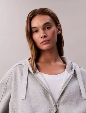 Sudadera con capucha holgada de felpa con cremallera y cinta con el logotipo