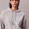 Sudadera con capucha holgada de felpa con Monogram de lentejuelas Sudadera con capucha holgada de felpa con Monogram de lentejuelas