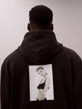 Sudadera con capucha y estampado de Kate Moss