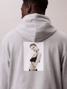 Sudadera con capucha y estampado de Kate Moss