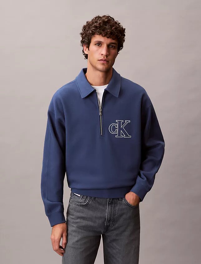Sudadera con cremallera de un cuarto y logotipo Monogram Varsity Sudadera con cremallera de un cuarto y logotipo Monogram Varsity