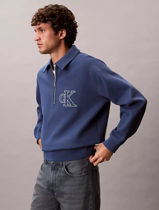 Sudadera con cremallera de un cuarto y logotipo Monogram Varsity Sudadera con cremallera de un cuarto y logotipo Monogram Varsity