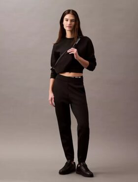 Sudadera corta de cuello redondo con tejido espaciado