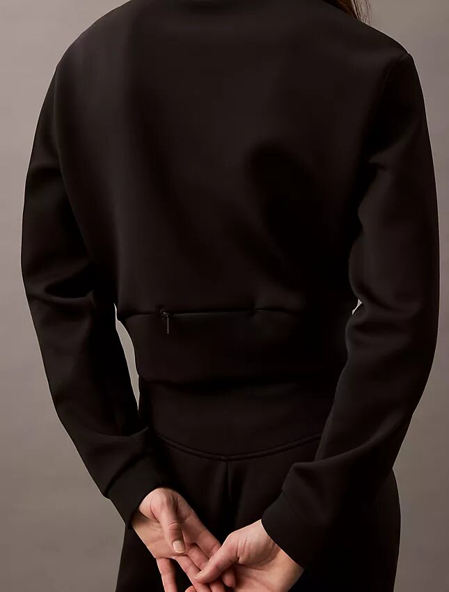 Sudadera corta de cuello redondo con tejido espaciado Sudadera corta de cuello redondo con tejido espaciado