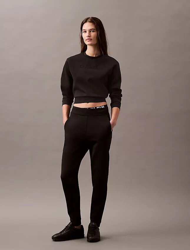 Sudadera corta de cuello redondo con tejido espaciado Sudadera corta de cuello redondo con tejido espaciado