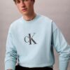 Sudadera holgada de felpa premium con logotipo Monogram Sudadera holgada de felpa premium con logotipo Monogram
