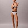 Sujetador Bralette triangular elástico de Microfiber con Monogram gráfico y forro ligero Sujetador Bralette triangular elástico de Microfiber con Monogram gráfico y forro ligero