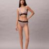 Sujetador Bralette triangular elástico de Microfiber con Monogram gráfico y forro ligero Sujetador Bralette triangular elástico de Microfiber con Monogram gráfico y forro ligero
