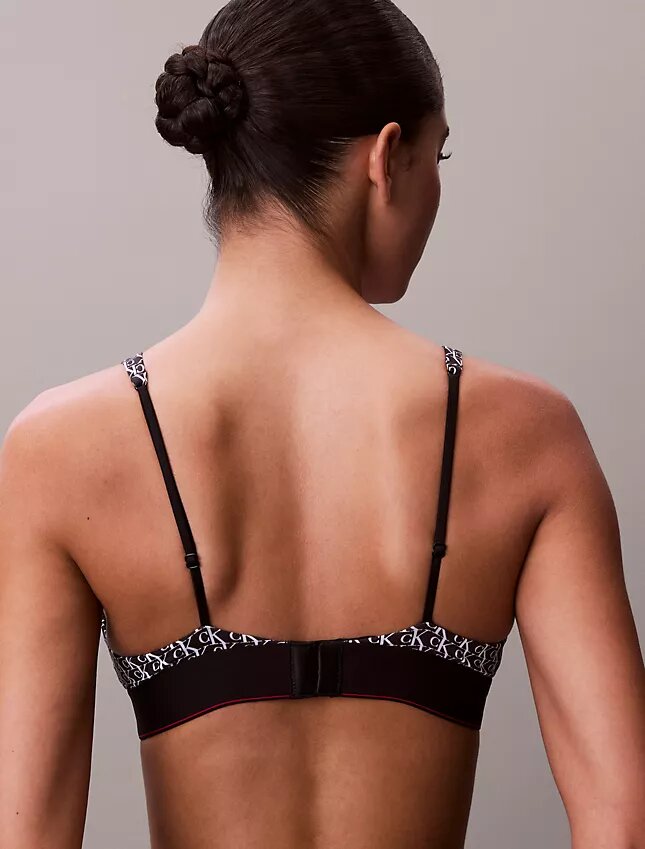 Sujetador Bralette triangular elástico de Microfiber con Monogram gráfico y forro ligero Sujetador Bralette triangular elástico de Microfiber con Monogram gráfico y forro ligero