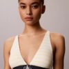 Sujetador Bralette triangular elástico de Microfiber con Monogram gráfico y forro ligero Sujetador Bralette triangular elástico de Microfiber con Monogram gráfico y forro ligero
