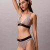 Sujetador Bralette triangular elástico de Microfiber con Monogram gráfico y forro ligero Sujetador Bralette triangular elástico de Microfiber con Monogram gráfico y forro ligero