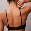 Sujetador Bralette triangular elástico de Microfiber con Monogram gráfico y forro ligero Sujetador Bralette triangular elástico de Microfiber con Monogram gráfico y forro ligero