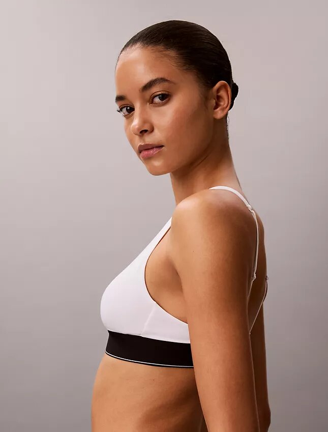 Sujetador Bralette triangular elástico de Microfiber con Monogram gráfico y forro ligero Sujetador Bralette triangular elástico de Microfiber con Monogram gráfico y forro ligero
