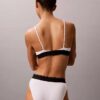 Sujetador Bralette triangular elástico de Microfiber con Monogram gráfico y forro ligero Sujetador Bralette triangular elástico de Microfiber con Monogram gráfico y forro ligero