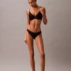 Sujetador Push-Up con escote pronunciado y encaje floral negro de CK Black Sujetador Push-Up con escote pronunciado y encaje floral negro de CK Black