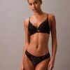 Sujetador Push-Up con escote pronunciado y encaje floral negro de CK Black Sujetador Push-Up con escote pronunciado y encaje floral negro de CK Black