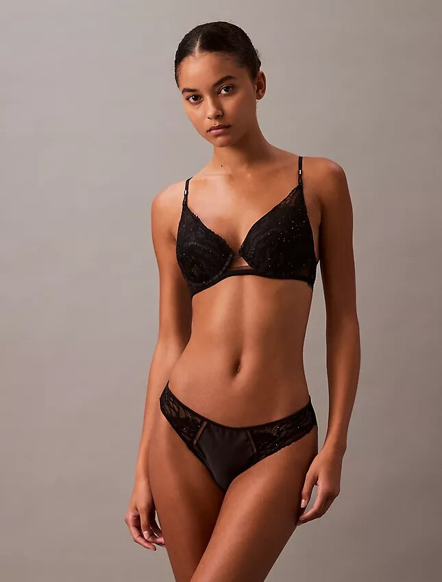 Sujetador Push-Up con escote pronunciado y encaje floral negro de CK Black Sujetador Push-Up con escote pronunciado y encaje floral negro de CK Black